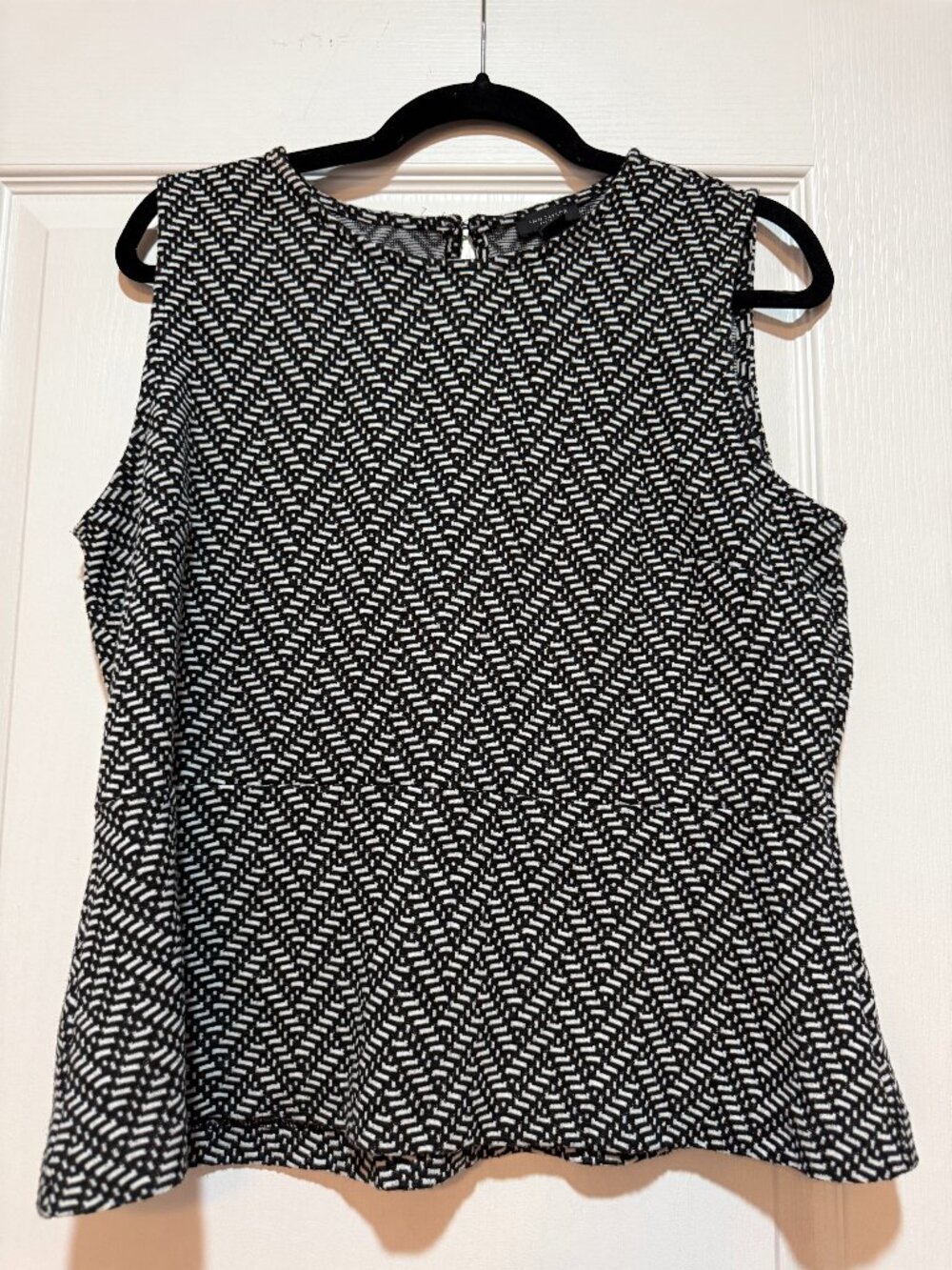 Ann Taylor Black & White Textured Peplum Shell Top | Large